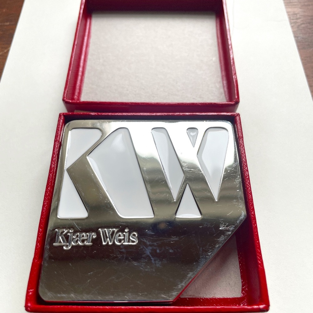 Kjaer Weis Iconic Edition Compact Cream Foundation
